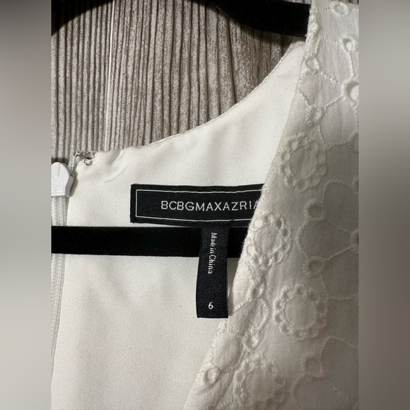 BCBGMAXAZRIA White Eyelet V Neck Crochet Wrap Dress Sz 6 $248 - Picture 7 of 8